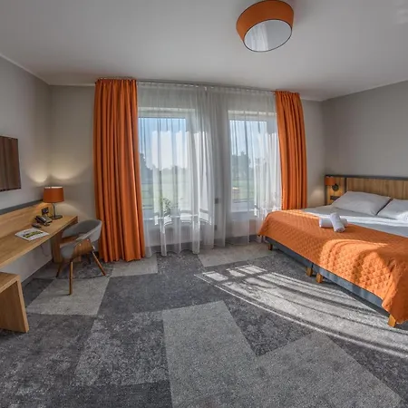 호텔 Hotel Wegierki 3*